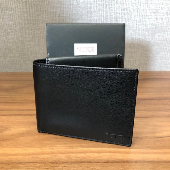Tumi Black Leather Global Wallet (Two in One) - Picture 5 of 12